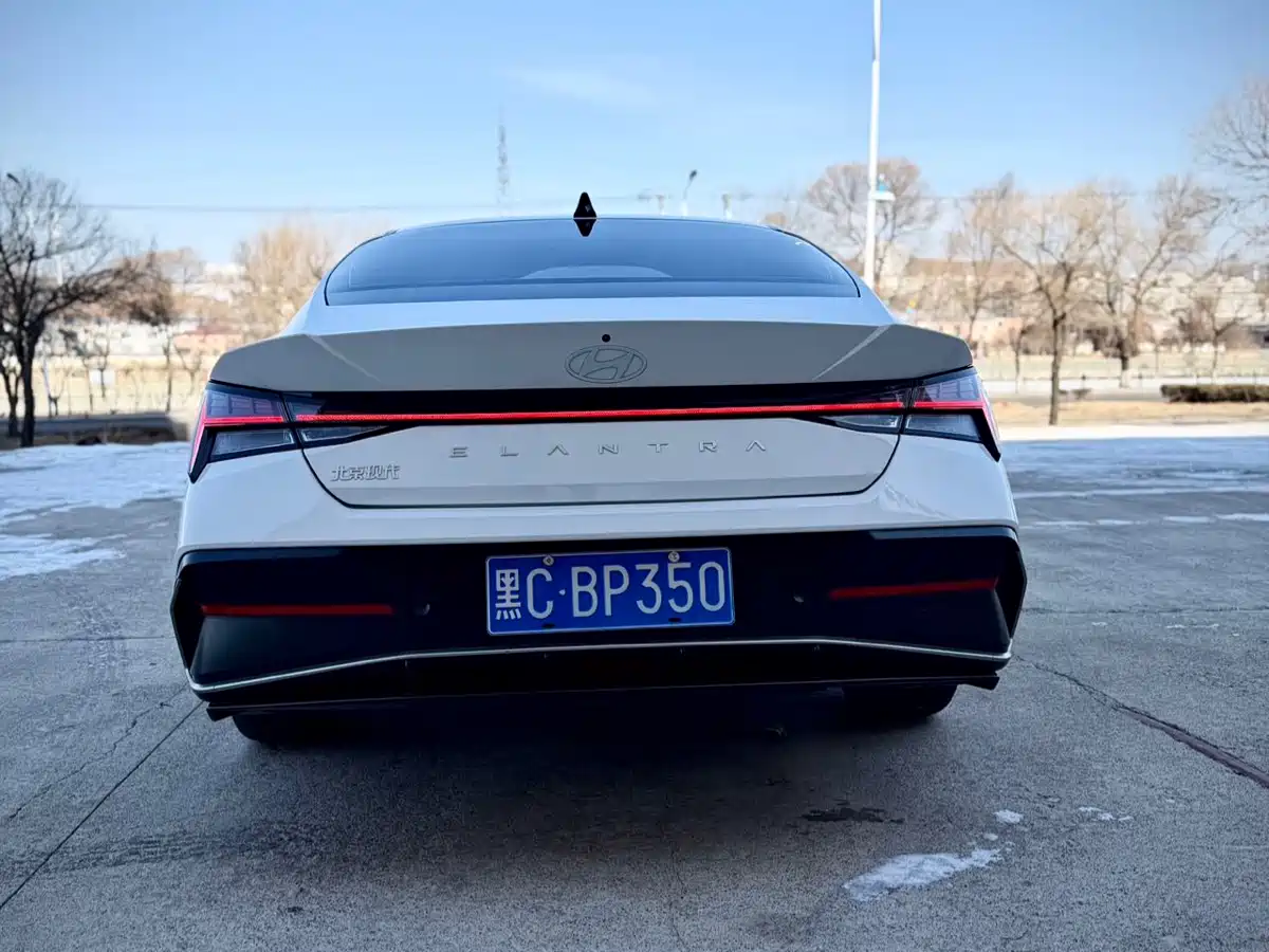 Hyundai Elantra 2023 Белый из Китая