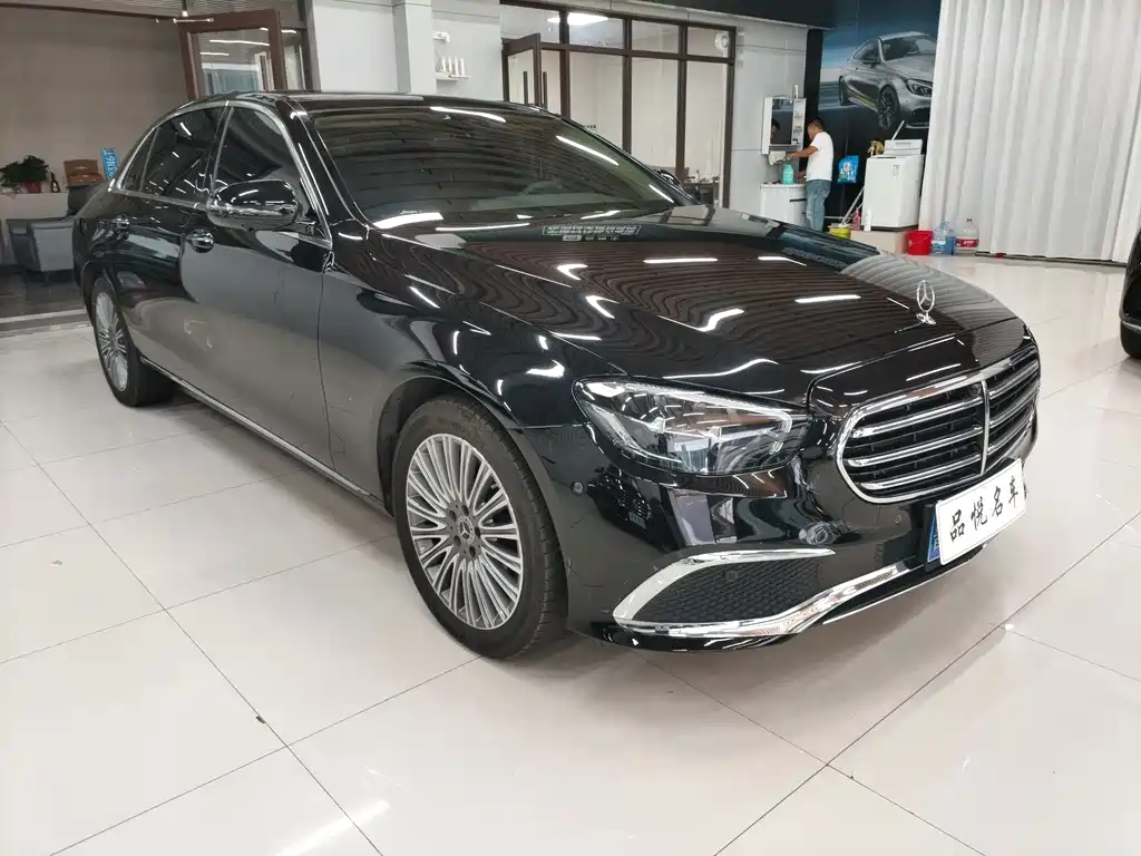 Mercedes-Benz E-Class — миниатюра 3
