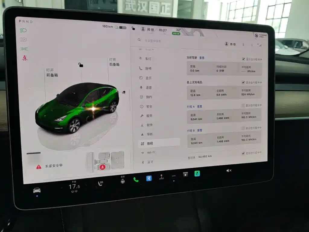 Tesla Model Y — миниатюра 12
