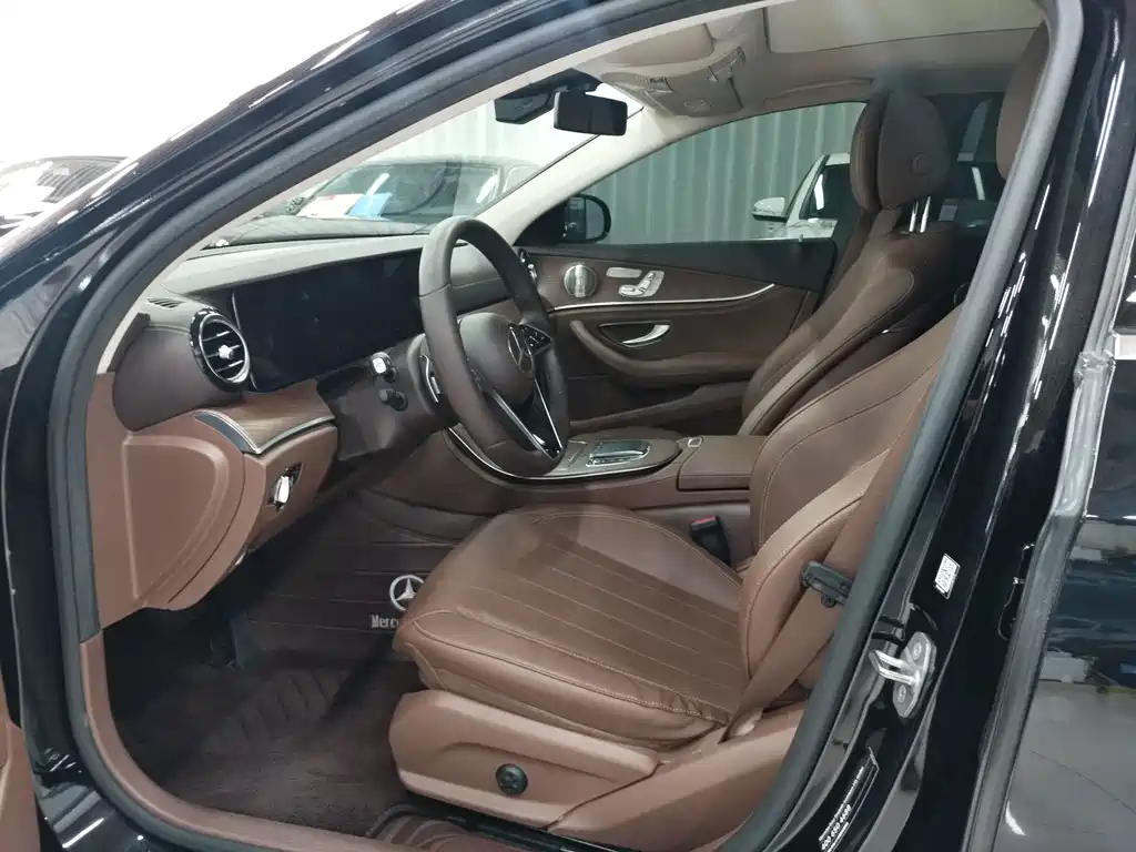 Mercedes-Benz E-Class — миниатюра 4
