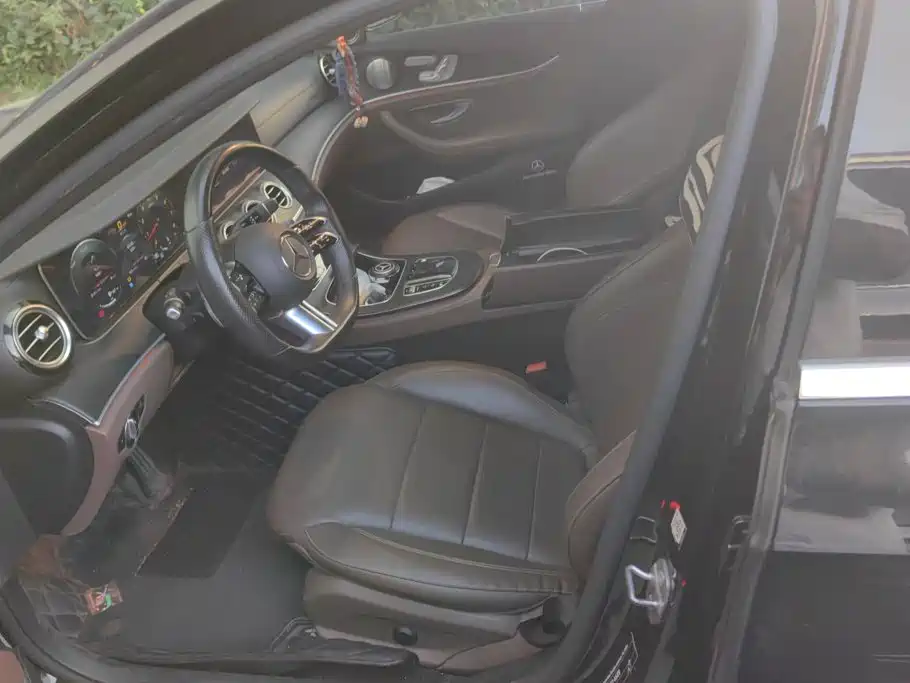 Mercedes-Benz E-Class — миниатюра 9