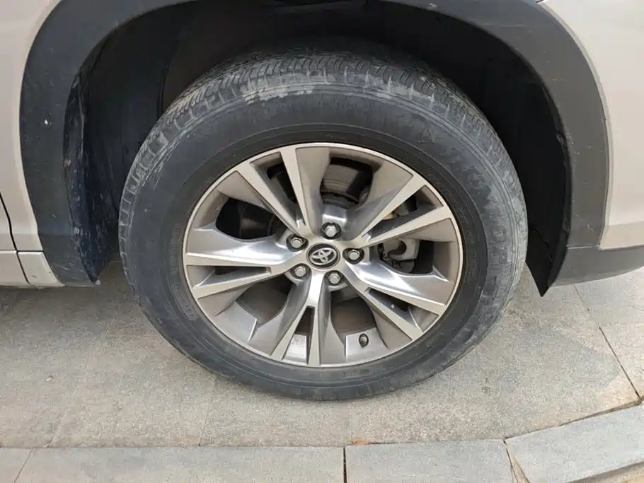 Toyota Highlander — миниатюра 6