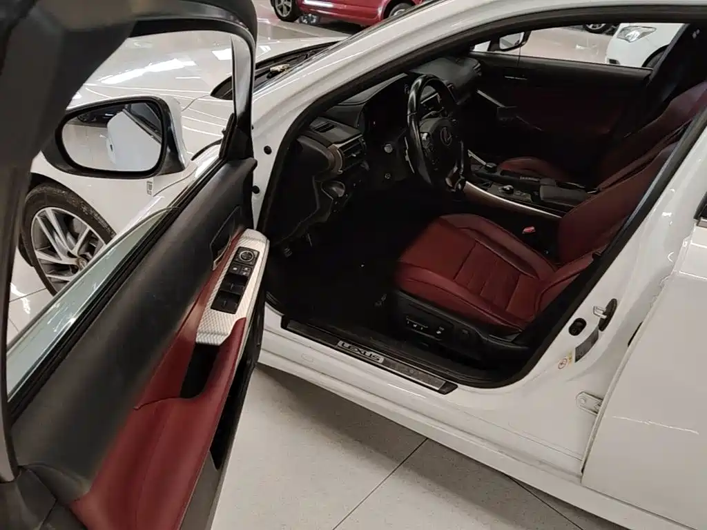 Lexus IS — миниатюра 16