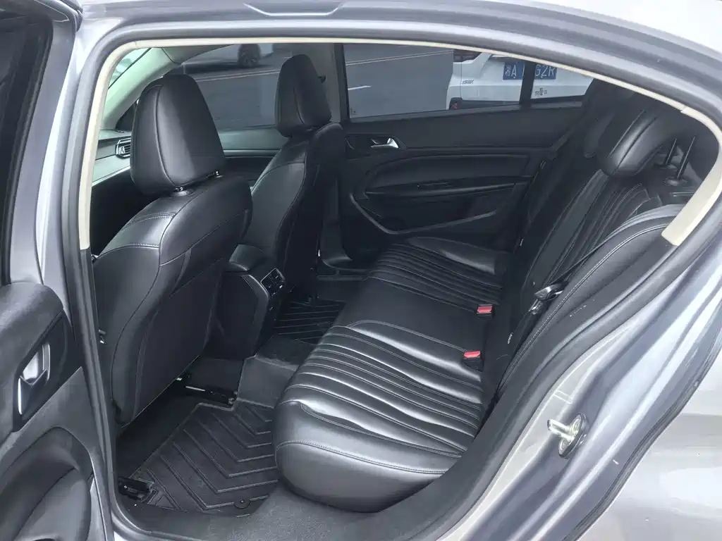 Peugeot 408 — миниатюра 9