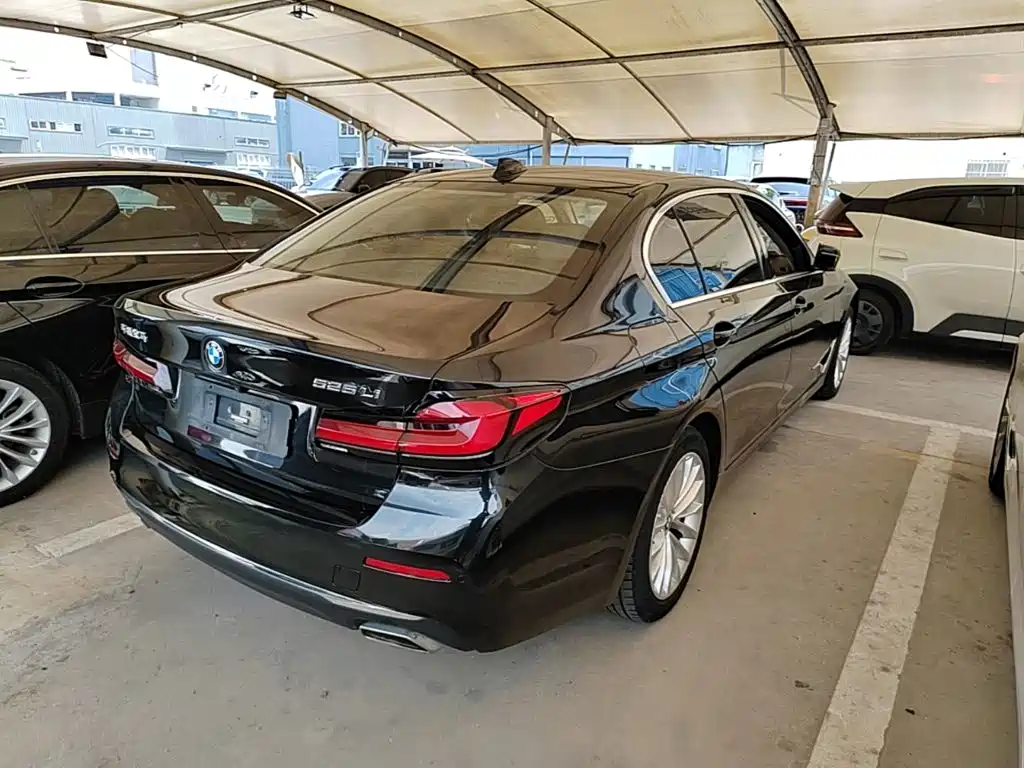 BMW 5 Series — миниатюра 7