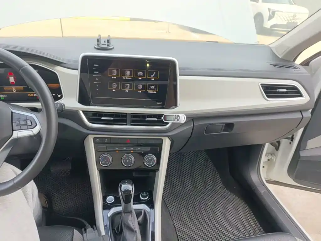 Volkswagen T-Roc — миниатюра 10