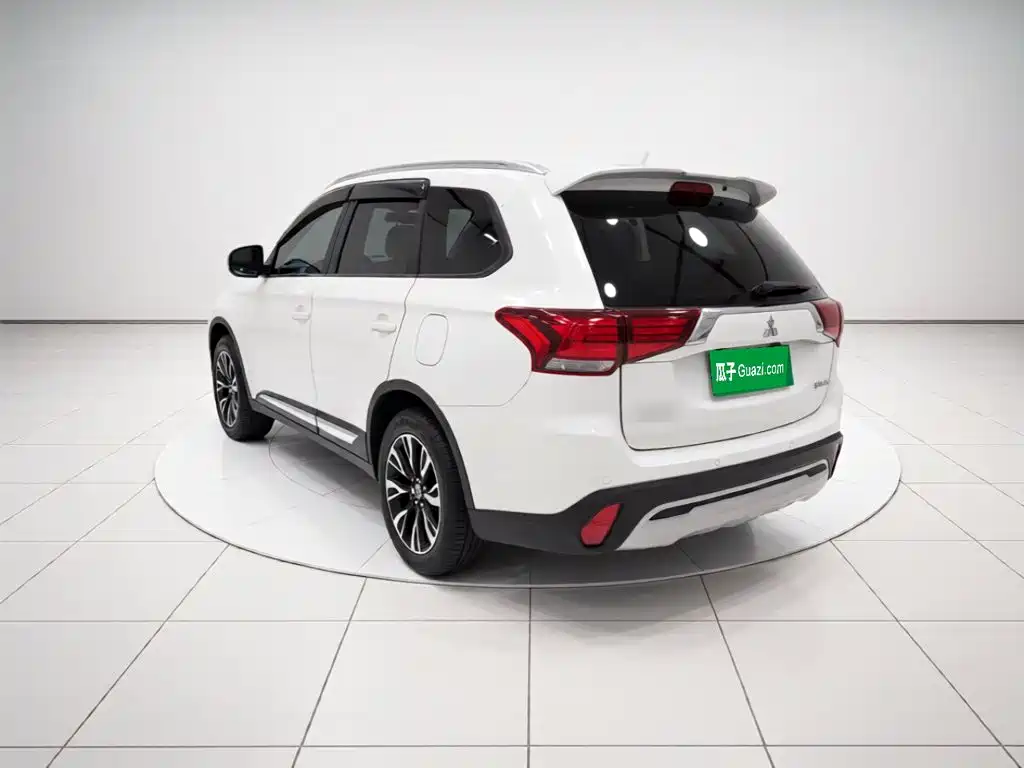Mitsubishi Outlander — миниатюра 5