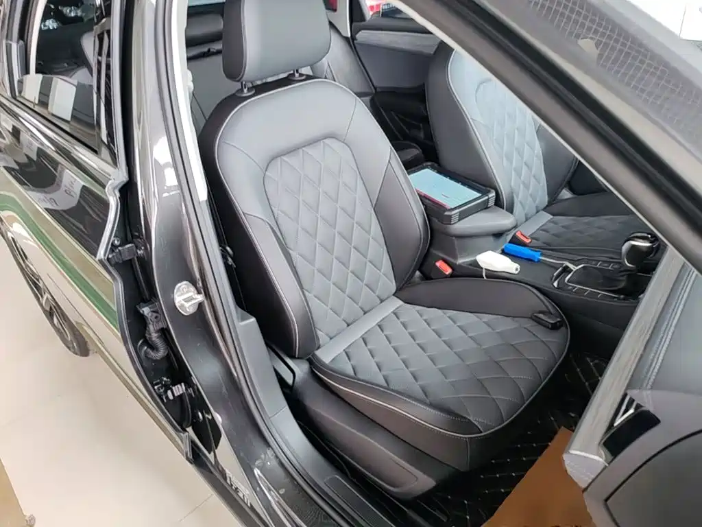 Volkswagen Sagitar — миниатюра 25