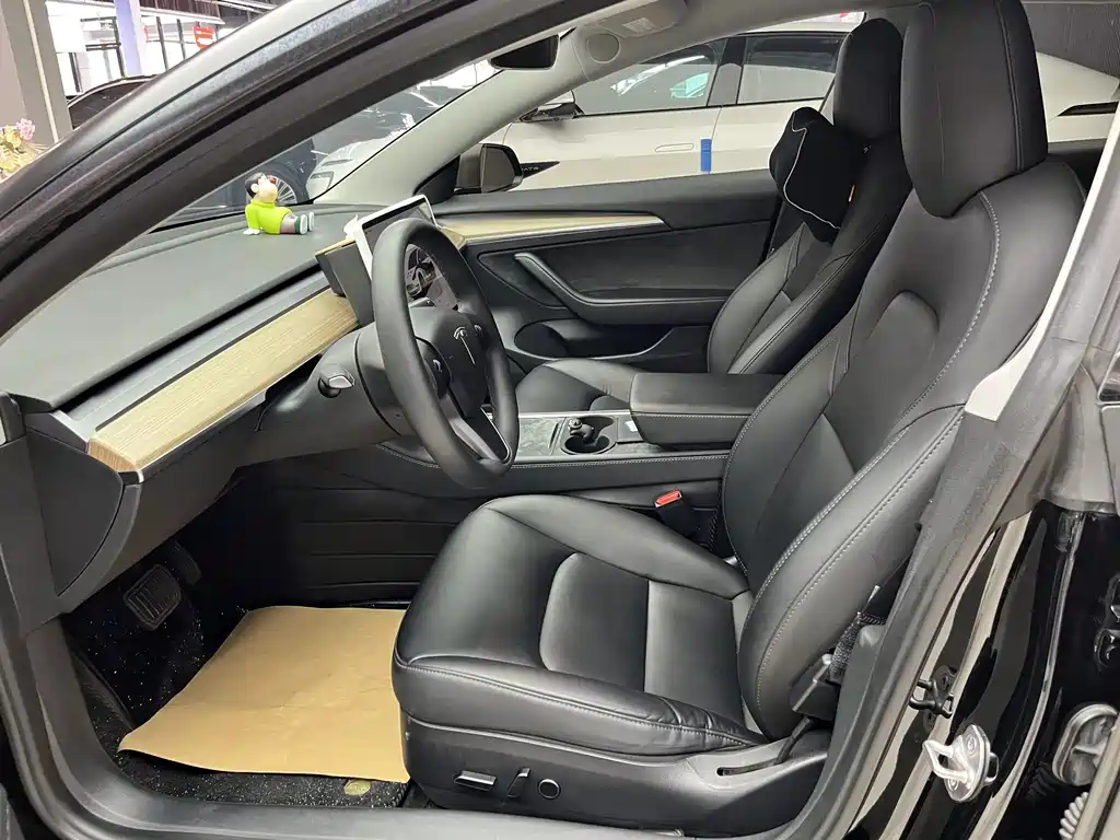 Tesla Model 3 — миниатюра 9