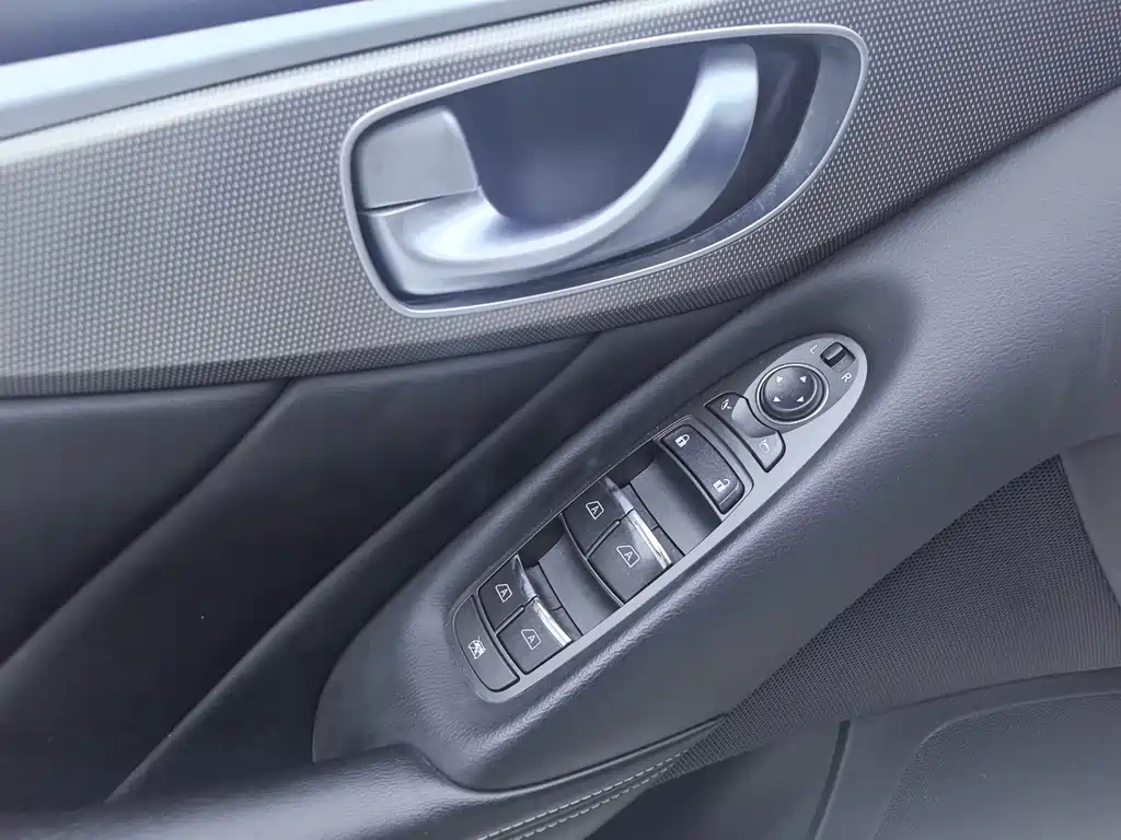 Infiniti Q50L 2018 2.0T VI