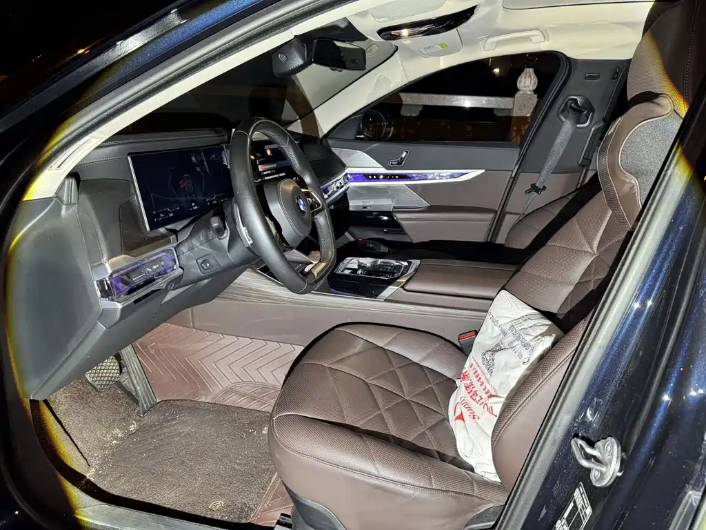 BMW 7 Series — миниатюра 5
