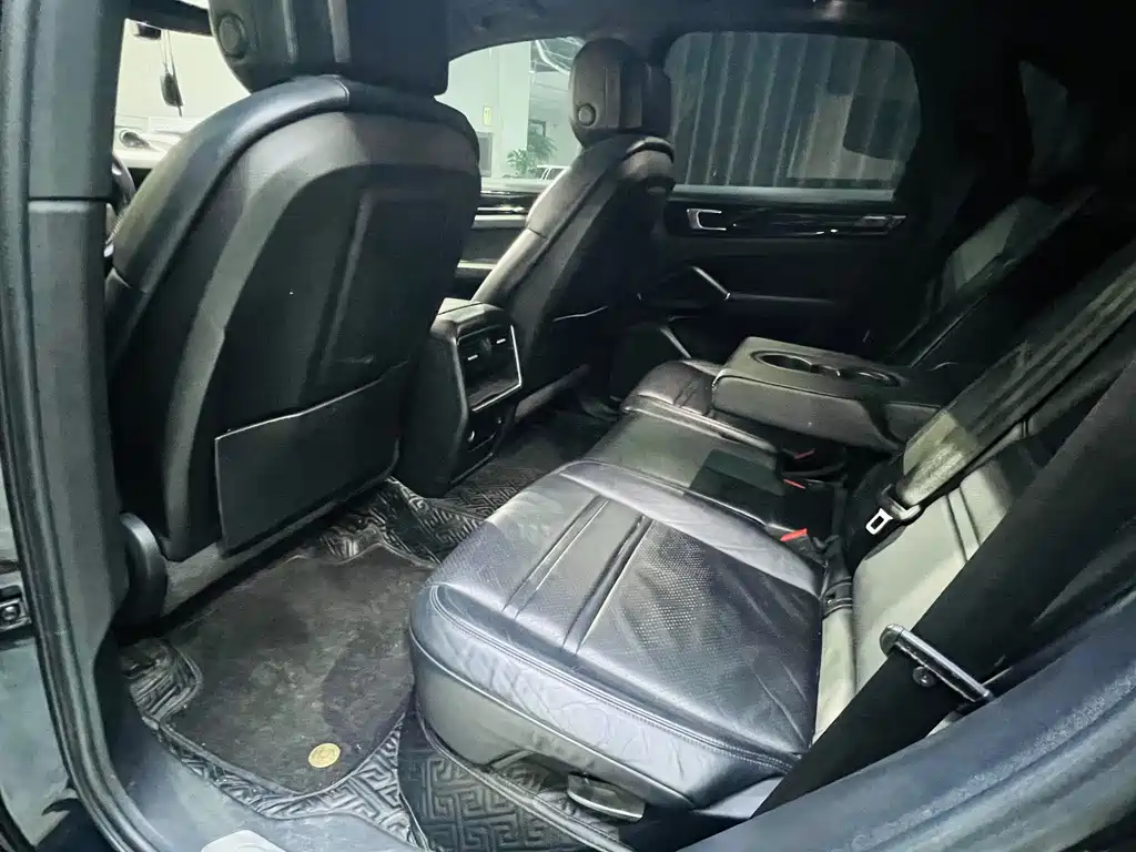 Porsche Cayenne — миниатюра 8