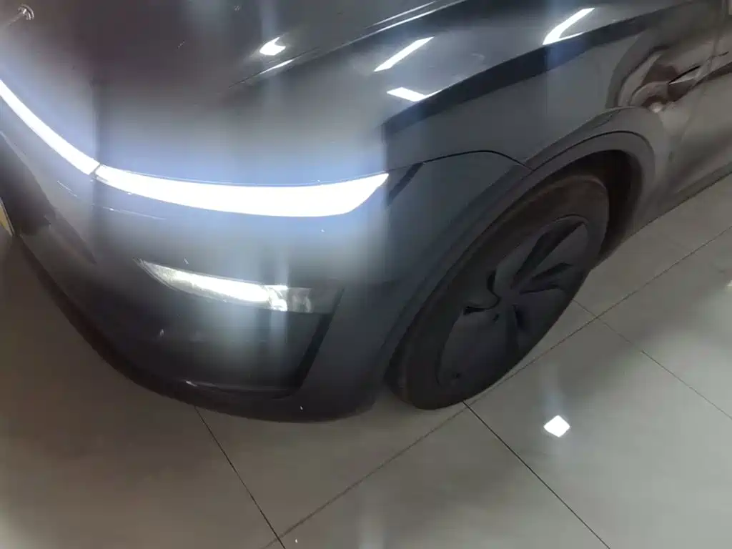 Tesla Model Y — миниатюра 24