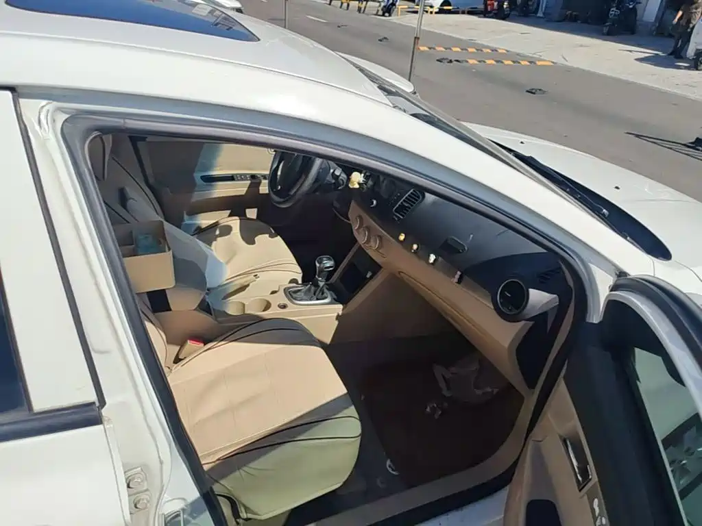Roewe 350 — миниатюра 9