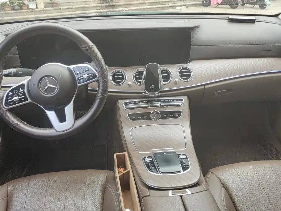 Mercedes-Benz E-Class — миниатюра 12