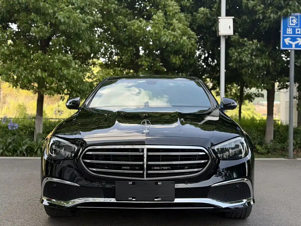 Mercedes-Benz E-Class — миниатюра 2