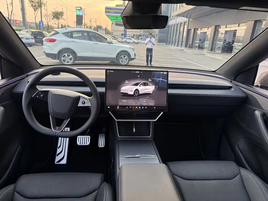 Tesla Model Y L — миниатюра 6