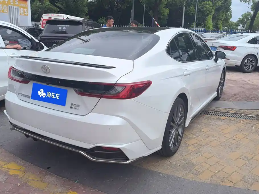 Toyota Camry — миниатюра 3