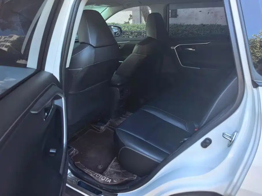 Toyota RAV4 — миниатюра 11