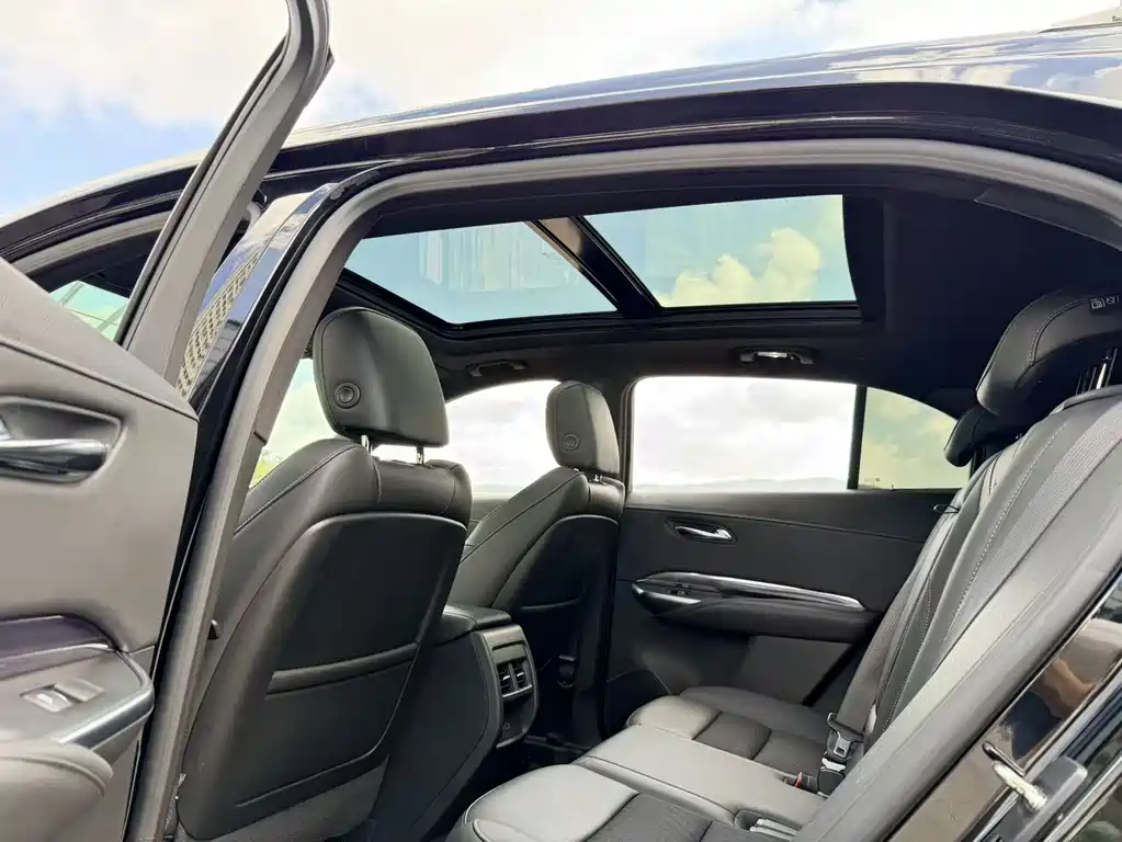 Cadillac XT4 — миниатюра 9