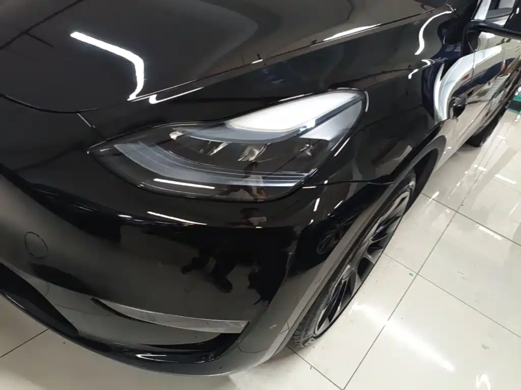 Tesla Model Y — миниатюра 24