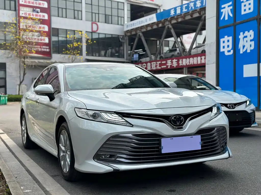 TOYOTA CAMRY