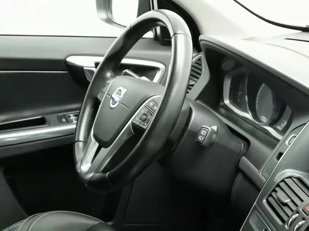 Volvo XC60 — миниатюра 22
