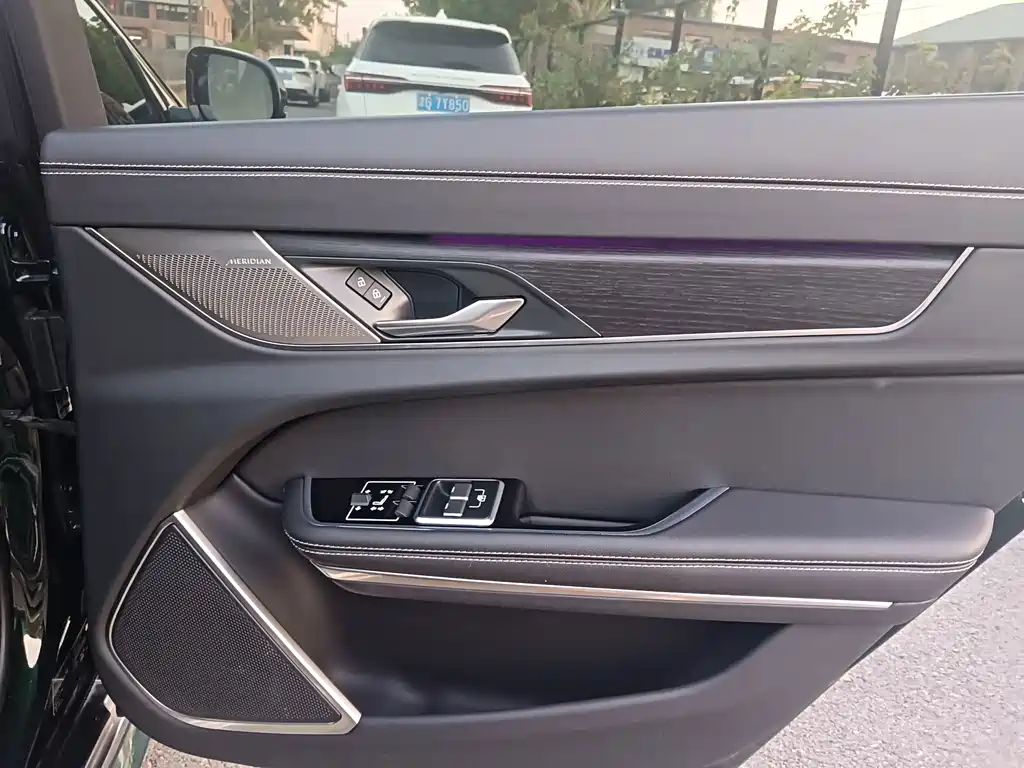 Jaguar XFL — миниатюра 30