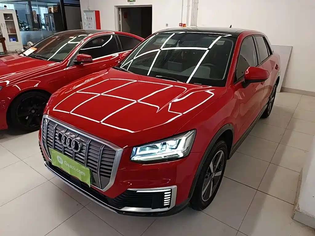 Audi Q2L E-tron