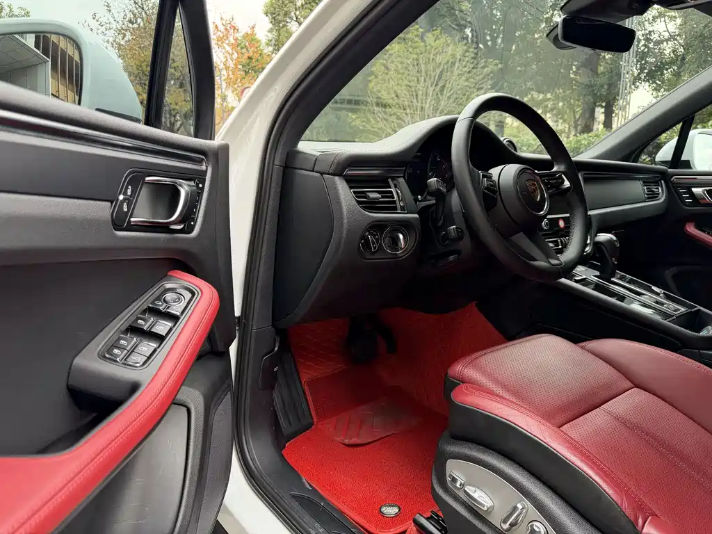 Porsche Macan — миниатюра 9
