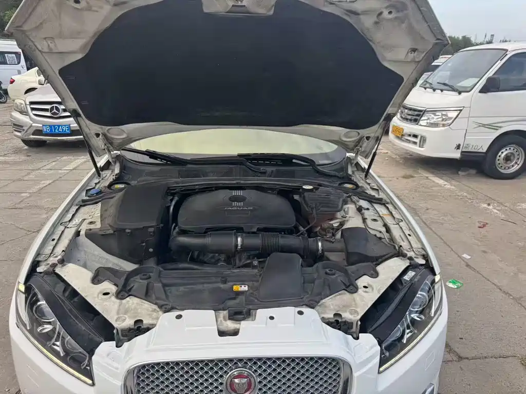 Jaguar XF — миниатюра 7