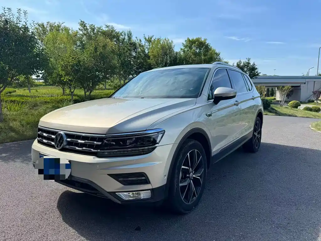 2017 Volkswagen Tiguan - zdjęcie 1 z 8