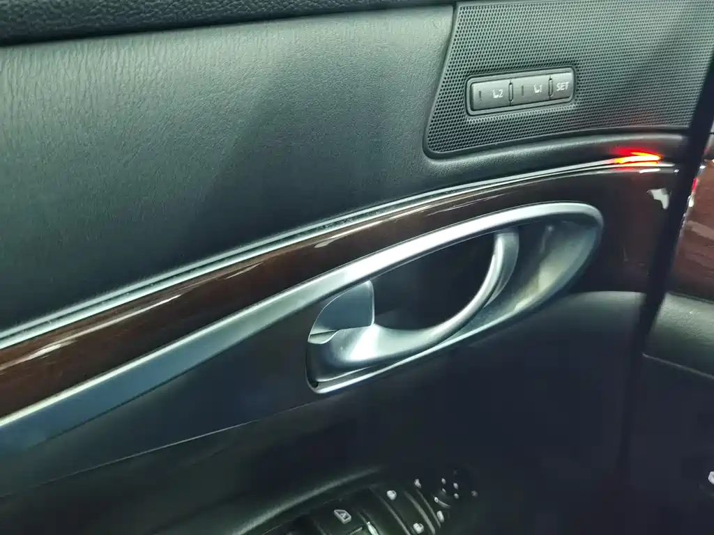 Infiniti M — миниатюра 13