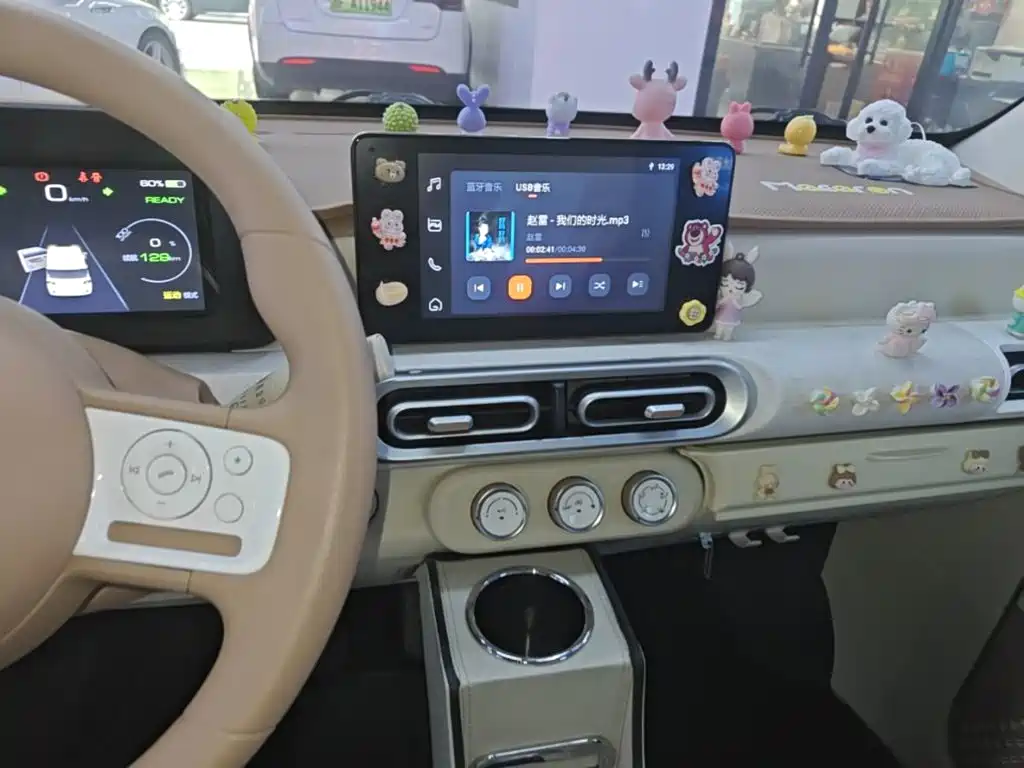 Wuling MINIEV — миниатюра 13