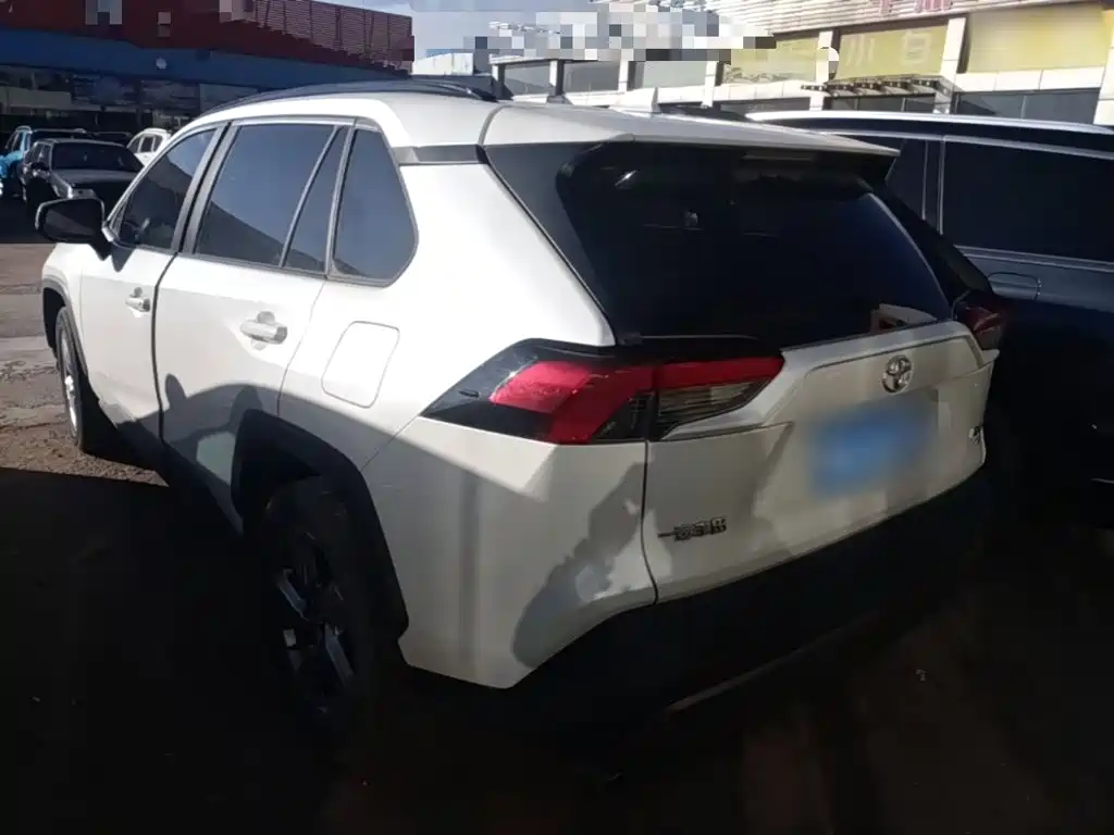 Toyota RAV4 — миниатюра 5
