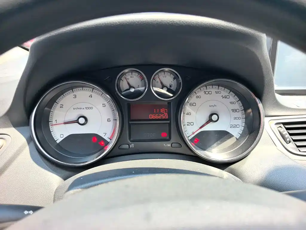 Peugeot 308 — миниатюра 11