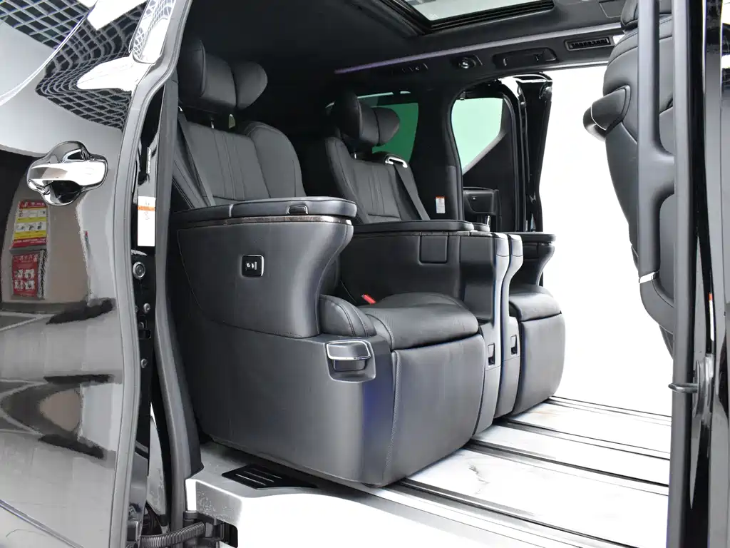 Toyota Alphard — миниатюра 19