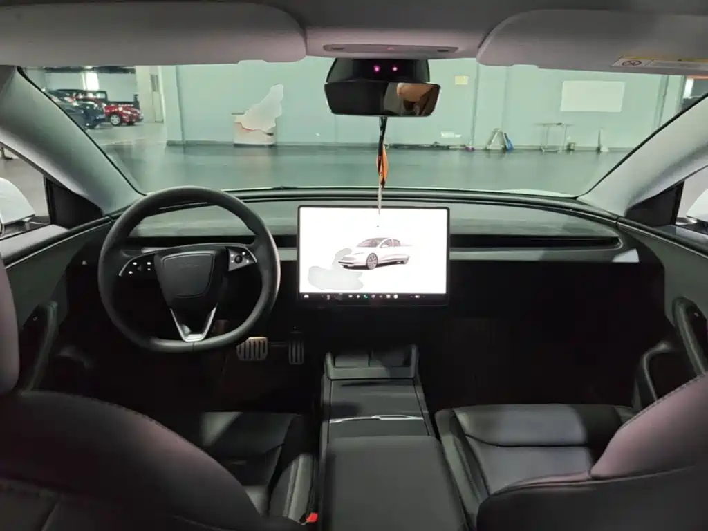 Tesla Model 3 — миниатюра 10