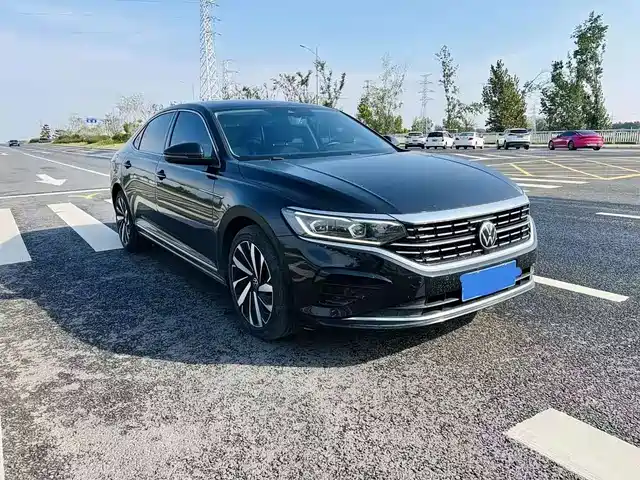 VOLKSWAGEN PASSAT 2022