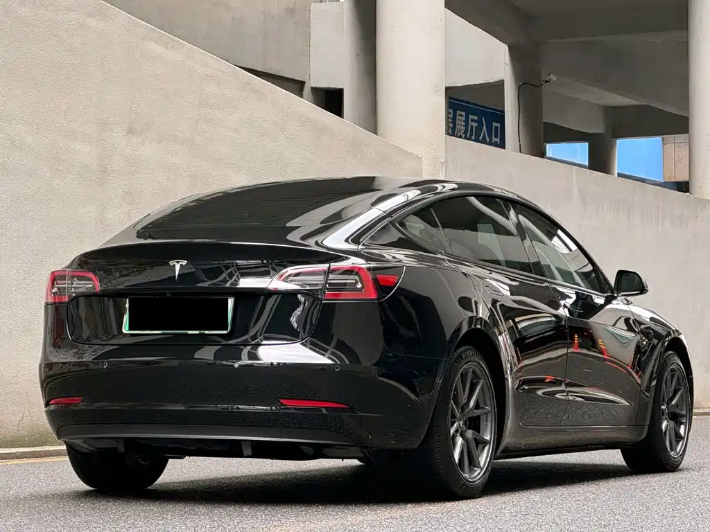 Tesla Model 3 — миниатюра 5