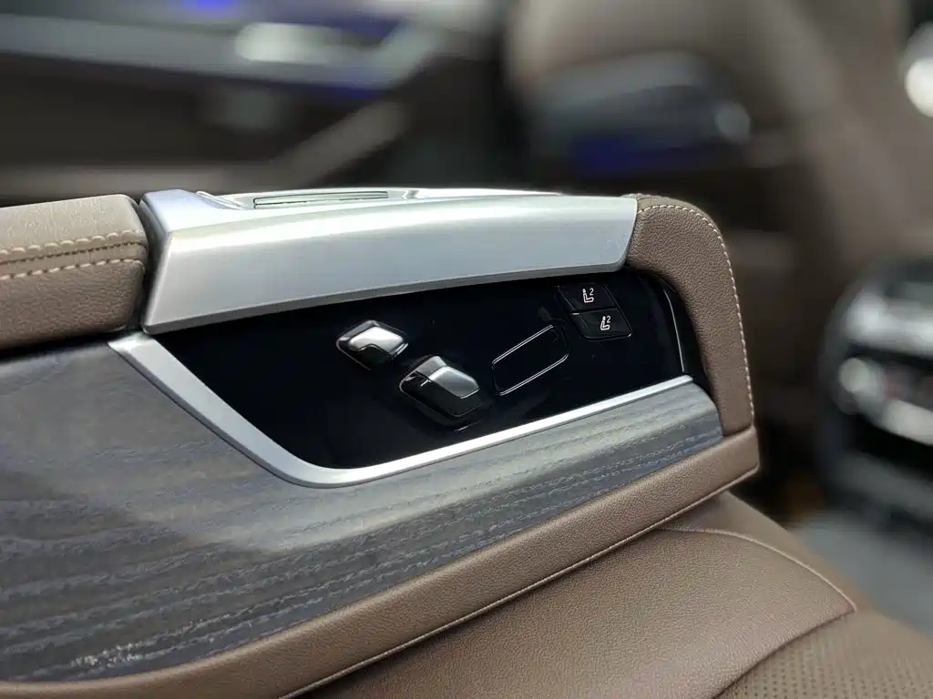 BMW 5 Series — миниатюра 35