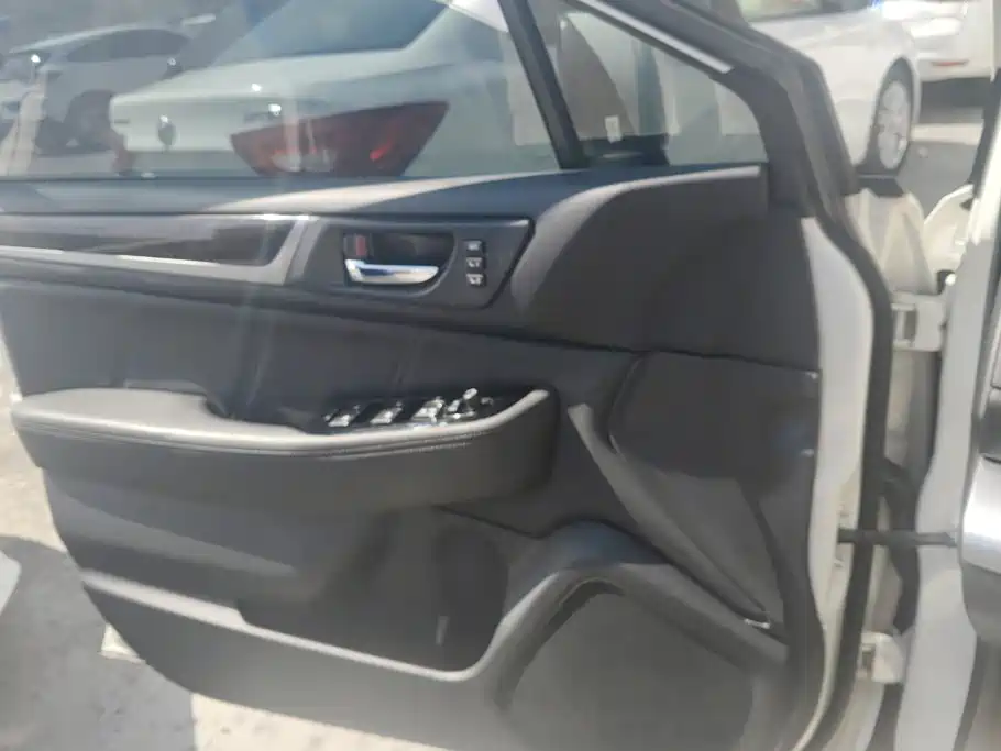 Subaru Outback — миниатюра 7