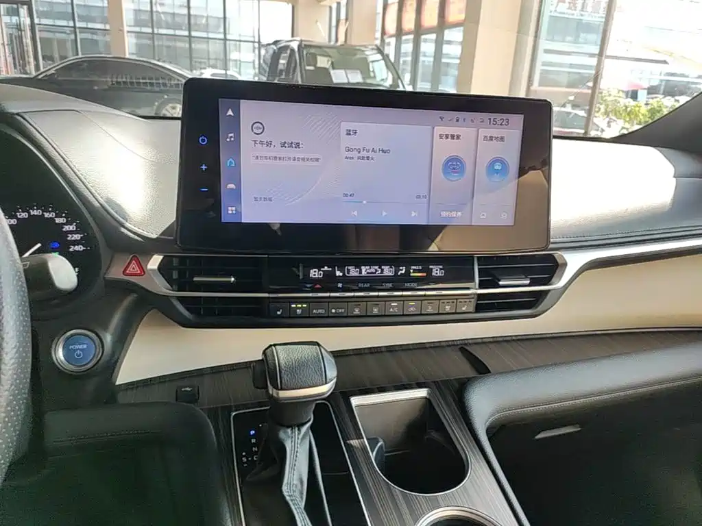 Toyota Granvia — миниатюра 13