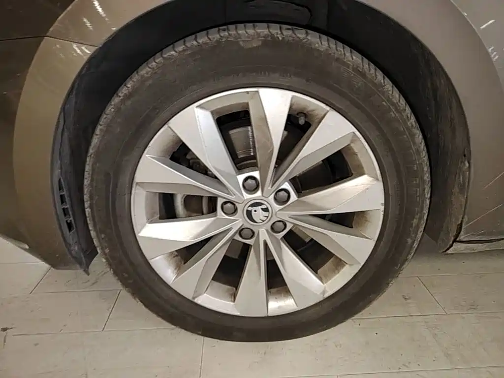 Skoda Superb — миниатюра 23