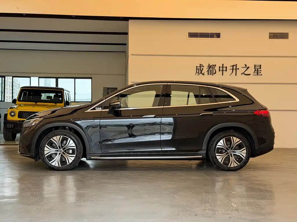 Mercedes-Benz EQE SUV — миниатюра 3
