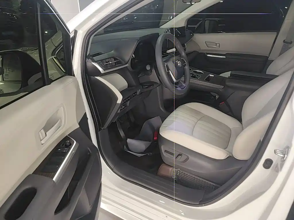 Toyota Sienna — миниатюра 16