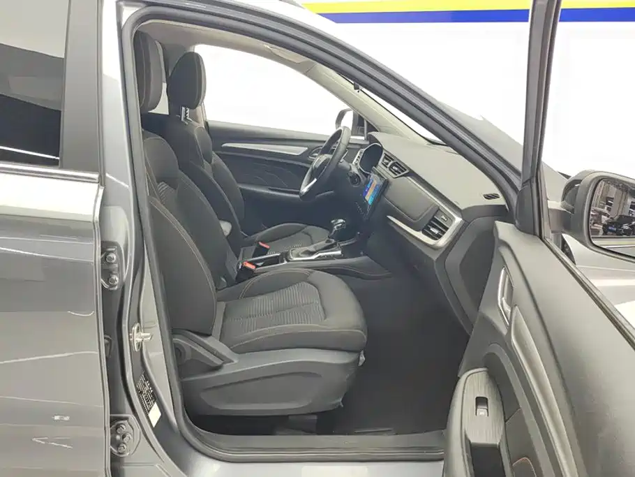 Roewe RX3 — миниатюра 8