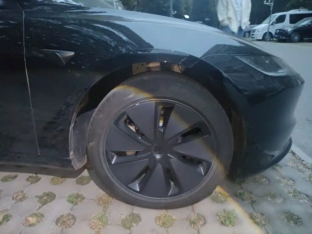 Tesla Model 3 — миниатюра 8
