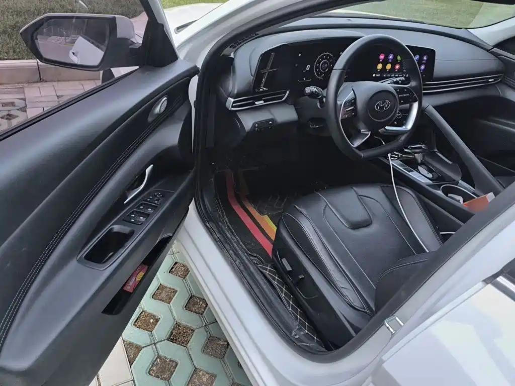Hyundai Elantra — миниатюра 17