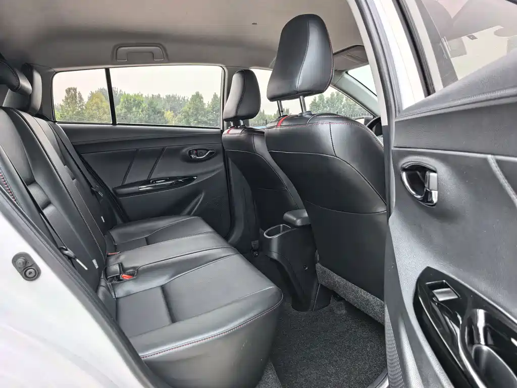 Toyota Yaris L — миниатюра 10